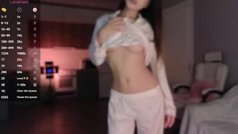 Snapshot of ella_lee15 chatting on 20, 10, 2025 Lee online show from 20, 10, 2025