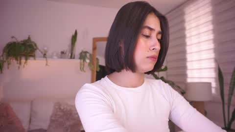 ELLA OWEN online show from 22, 4, 2026