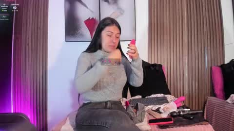 Snapshot of ella_rouse1 chatting on 19, 9, 2025 ella rouse online show from 19, 9, 2025