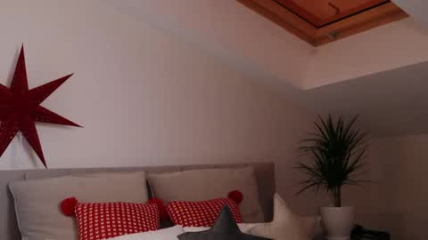 Snapshot of ella_twinkle chatting on 13, 12, 2024 Ella online show from 13, 12, 2024