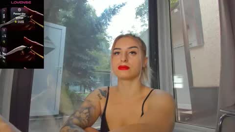 Snapshot of ella_vee chatting on 2, 10, 2025 ella_vee online show from 2, 10, 2025