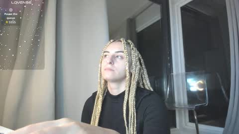 Snapshot of ella_vee chatting on 24, 10, 2025 ella_vee online show from 24, 10, 2025