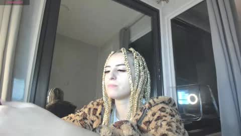 Snapshot of ella_vee chatting on 26, 10, 2025 ella_vee online show from 26, 10, 2025