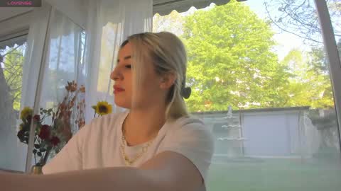 ella_vee online show from 24, 4, 2026