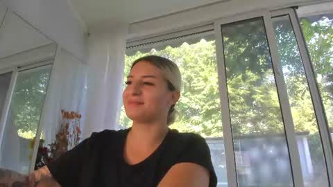 ella_vee online show from 17, 7, 2026