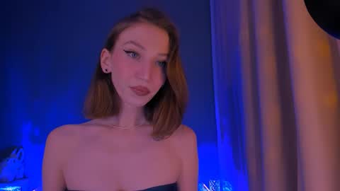 ellaamber online show from 10, 11, 2025