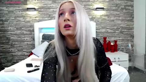Ella online show from 3, 2, 2025