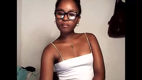 ellah245 online show from 24, 4, 2026