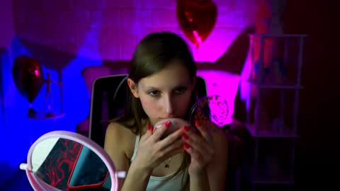 Ella online show from 5, 3, 2025