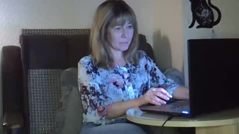 ellajohnsonx online show from 7, 3, 2026