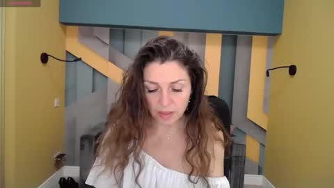 EllaLongs online show from 2, 1, 2025