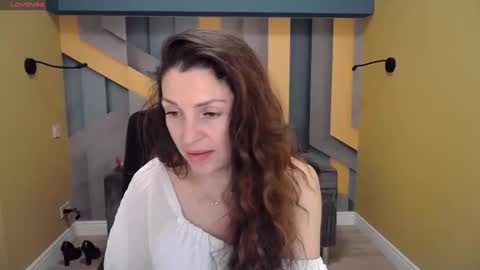 EllaLongs online show from 10, 1, 2025