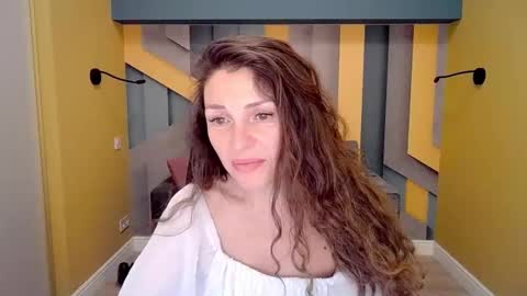 EllaLongs online show from 15, 2, 2025