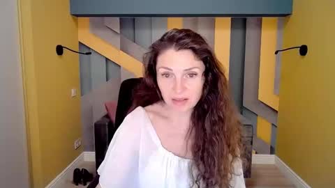 EllaLongs online show from 15, 2, 2025