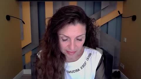 EllaLongs online show from 10, 9, 2025