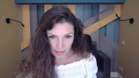 EllaLongs online show from 12, 9, 2025