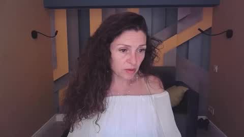 EllaLongs online show from 9, 6, 2026