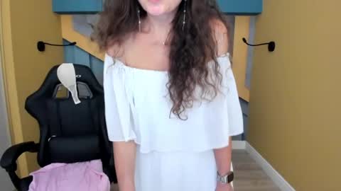 EllaLongs online show from 28, 7, 2026