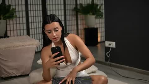 Ella Luxe online show from 24, 7, 2026