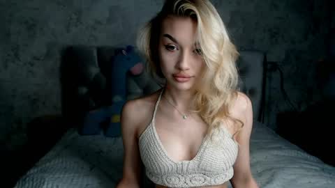 ellamilla online show from 27, 4, 2026