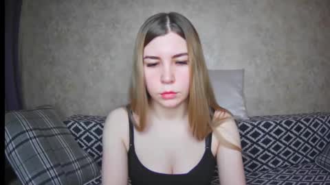 EllaNuar online show from 9, 12, 2024