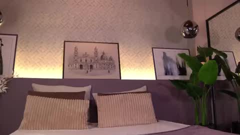 Elle Diane online show from 20, 2, 2025