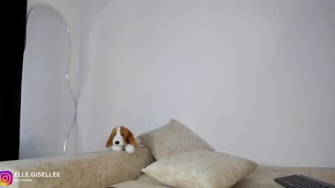 Snapshot of ellegisellee chatting on 15, 1, 2025 Yiss online show from 15, 1, 2025