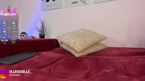 Snapshot of ellegisellee chatting on 23, 10, 2025 Yiss online show from 23, 10, 2025