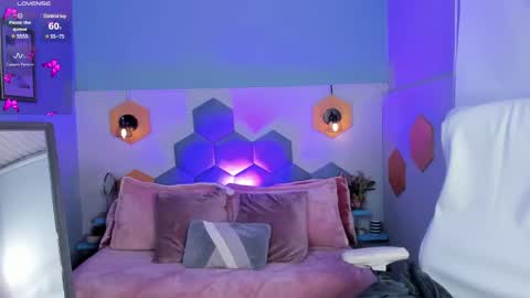  Ellie Jhonson  online show from 31, 12, 2024