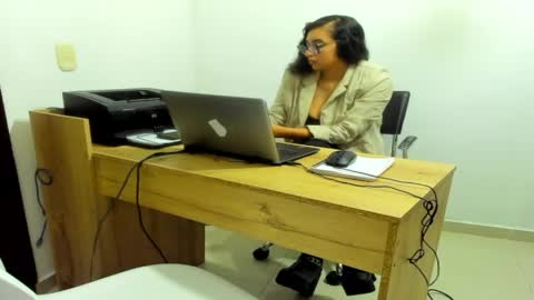 elliee_wlisson online show from 26, 5, 2026