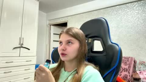 Elly online show from 6, 8, 2026