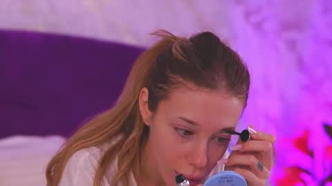 EllinaNuria online show from 17, 2, 2026