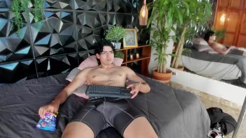 Elloit Colton online show from 10, 11, 2025