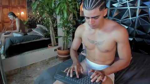 Elloit Colton online show from 12, 11, 2025