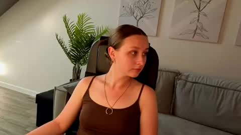 Snapshot of ellis_brownn chatting on 4, 7, 2026 Ellis online show from 4, 7, 2026