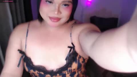 Snapshot of ellise_husson chatting on 4, 5, 2026 Ellise online show from 4, 5, 2026