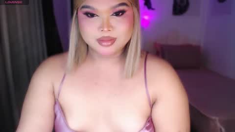 Snapshot of ellise_husson chatting on 5, 6, 2026 Ellise online show from 5, 6, 2026