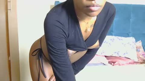 Snapshot of elllanna chatting on 7, 5, 2026 elllanna online show from 7, 5, 2026