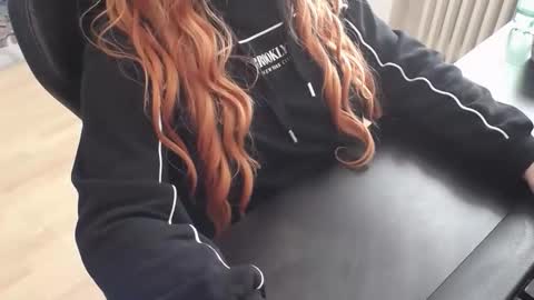 Elly online show from 12, 11, 2025