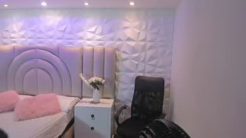 Ellye online show from 16, 7, 2026