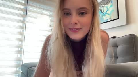 ellykeyofficial online show from 3, 5, 2026