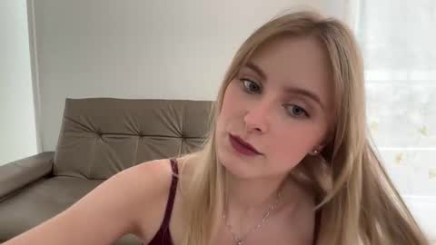 ellykeyofficial online show from 18, 5, 2026