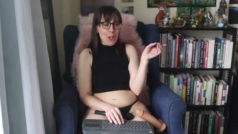 Elly Naomi online show from 8, 2, 2025