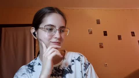 Snapshot of elmeraurora chatting on 9, 6, 2026 Kate online show from 9, 6, 2026