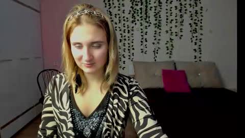 Snapshot of elsa_hot_here chatting on 13, 10, 2025 Elsa online show from 13, 10, 2025