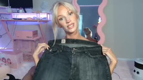 Snapshot of elsa_may chatting on 12, 6, 2026 elsa_may online show from 12, 6, 2026