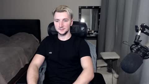 Snapshot of elvin_vaenight chatting on 30, 10, 2025 Elvin Vaenight online show from 30, 10, 2025