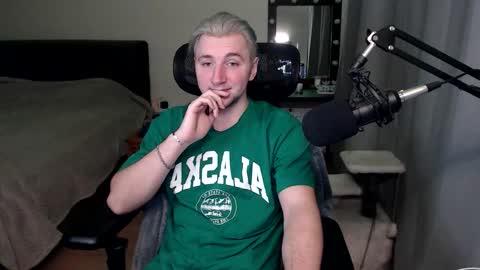 Snapshot of elvin_vaenight chatting on 13, 11, 2025 Elvin Vaenight online show from 13, 11, 2025