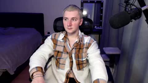 Snapshot of elvin_vaenight chatting on 17, 11, 2025 Elvin Vaenight online show from 17, 11, 2025