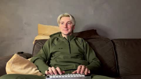 Snapshot of elvin_vaenight chatting on 19, 11, 2025 Elvin Vaenight online show from 19, 11, 2025